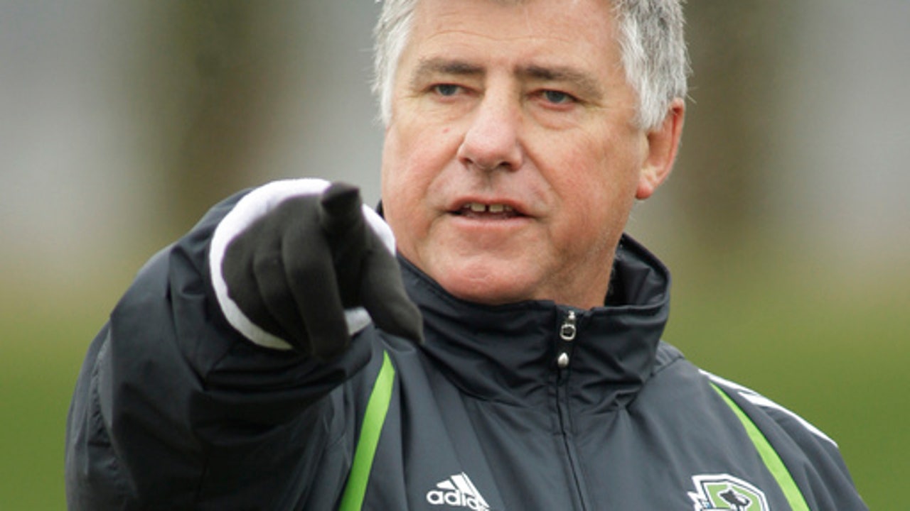 LA Galaxy fire coach Curt Onalfo, re-hire Sigi Schmid